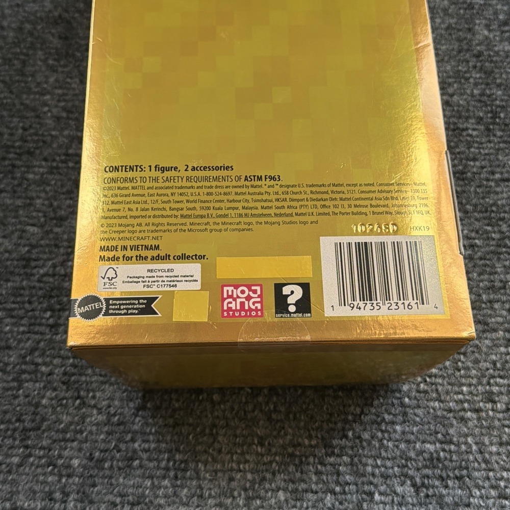 NEW-SEALED Minecraft Diamond Level 15 Years Gold Tuxedo Steve Figure Box - Picture 3 of 7